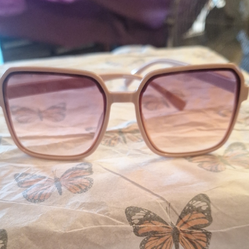 Elegant Blush Sunglasses